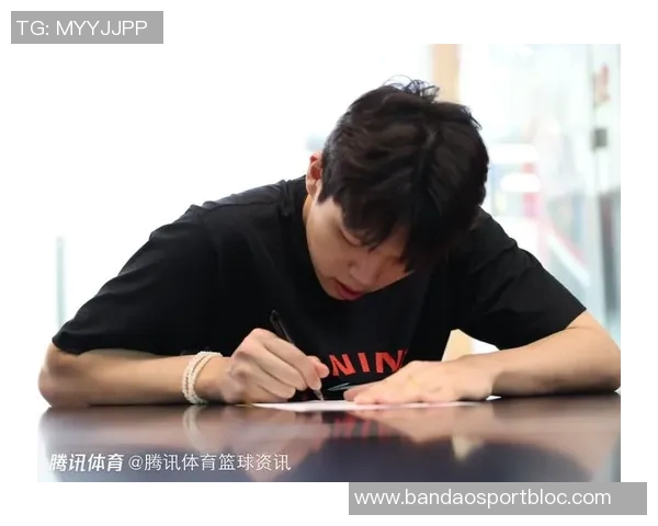 开拓者媒体人杨瀚森致力提升基础技能力争成为球队可靠替补
